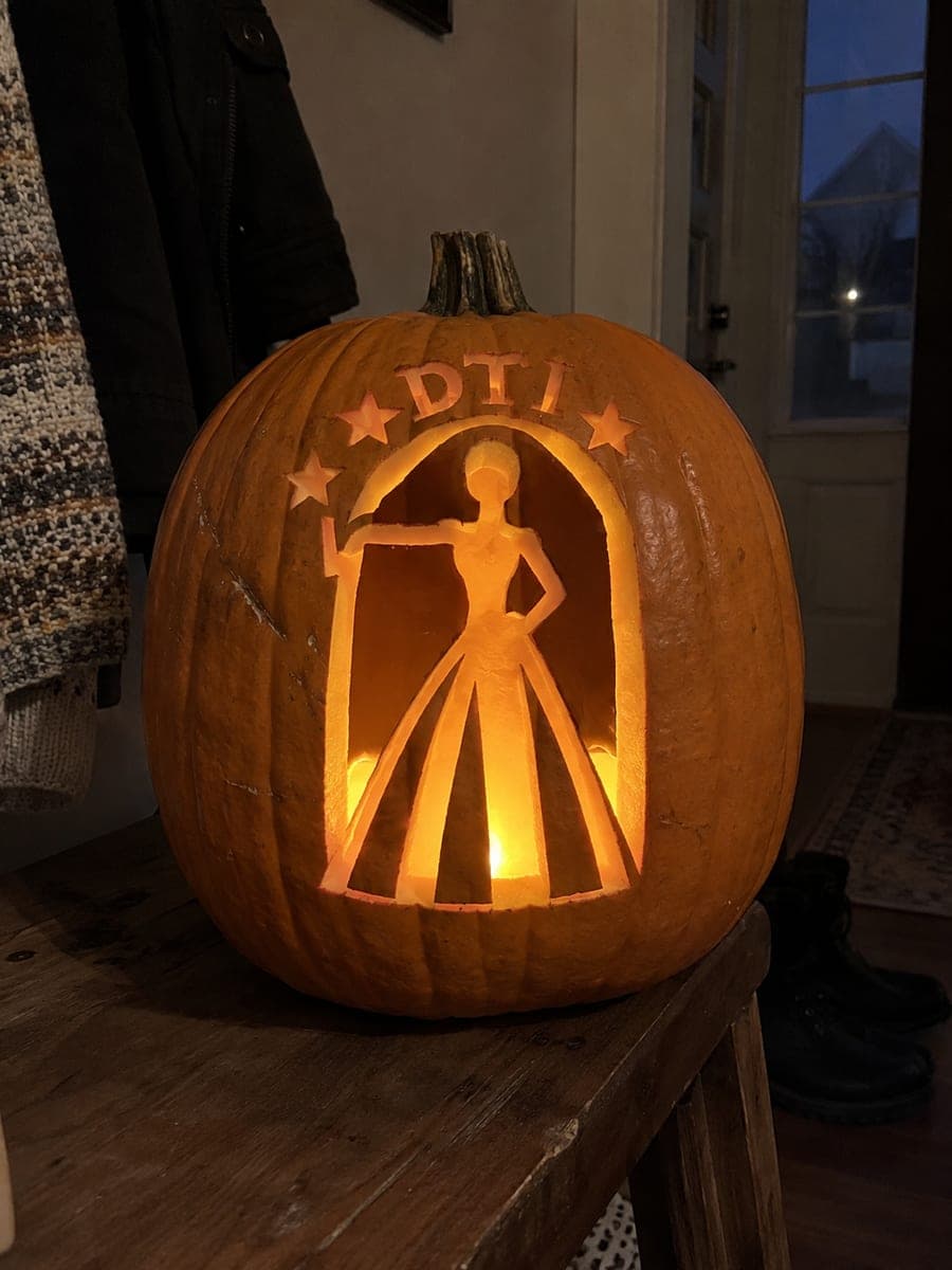 Dress to Impress Runway Pumpkin